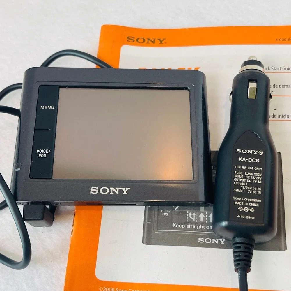 Sony Nav U NV-U44 Portable GPS Satellite Navigation System‎ w Car Charger Mount